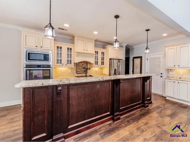 Building Photo - 111 S Carmenville Dr