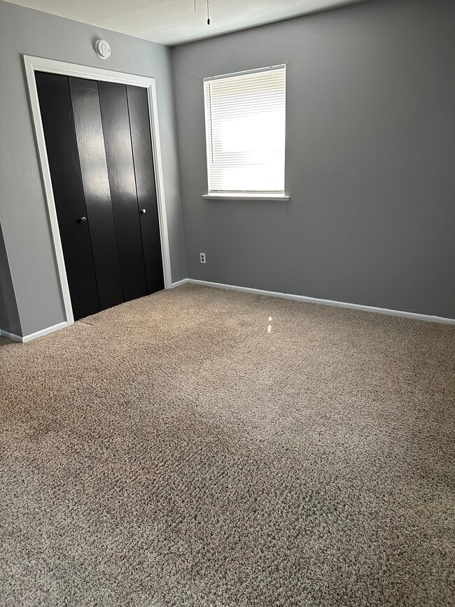 Building Photo - 4034 Hooper Dr