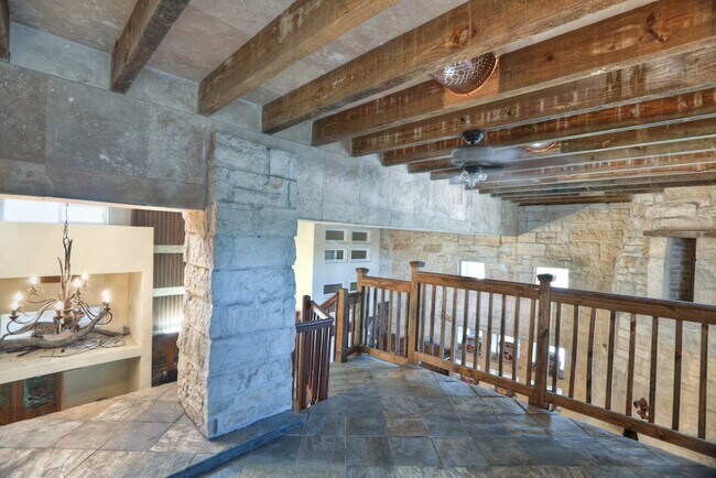 Building Photo - 614 Pine Gully Rd