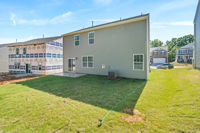 Building Photo - Brand New 5 Bedroom 3 full baths