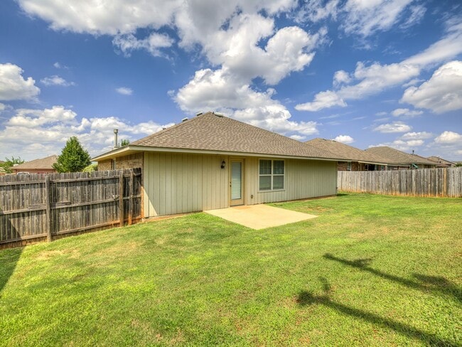 Building Photo - 3 Bedroom home in Deer Creek ISD - Montague/Sonador Addition - Community Pool