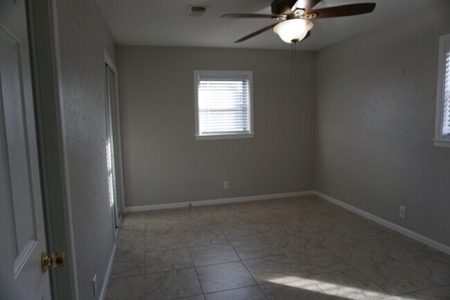 Building Photo - 2817 Wayside Ave