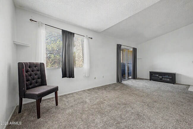 Building Photo - 461 W Holmes Ave