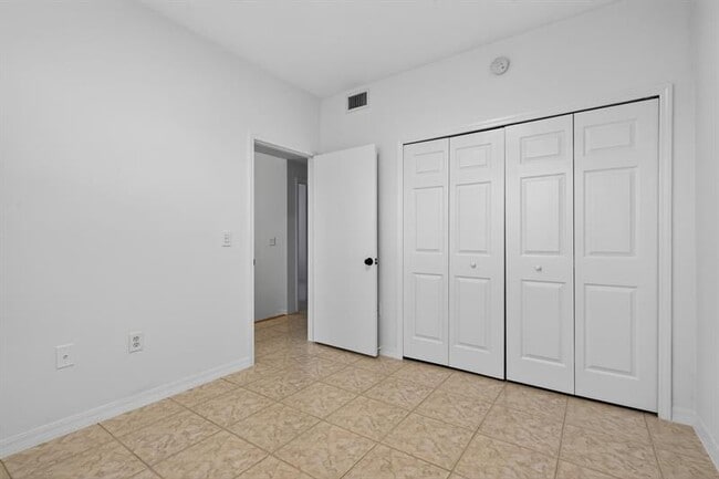 Building Photo - 6103 NW 116 Pl