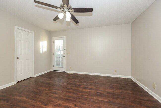 Building Photo - 3925 Calumet Dr