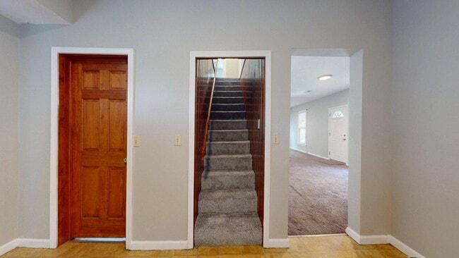 Building Photo - Madison/W.95th neighborhood : 3 bedroom/1 bath single family house available NOW.
