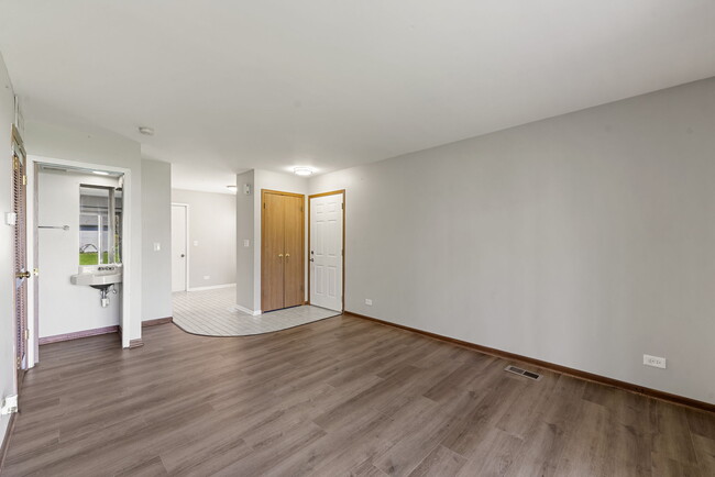 Building Photo - 485 Nicole Dr