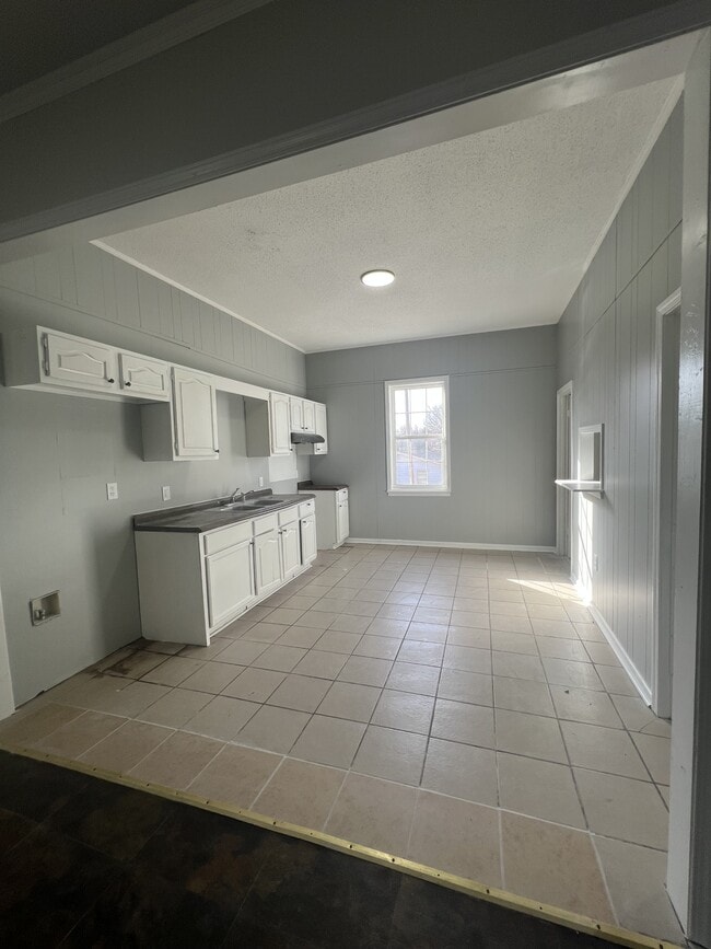 Building Photo - 932 Hatchie Ave