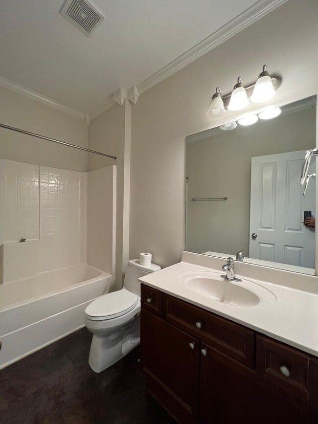 Building Photo - 2 bed 2 bath Lenox village condo