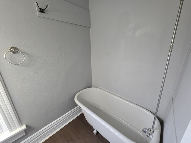 Building Photo - 949 13th St