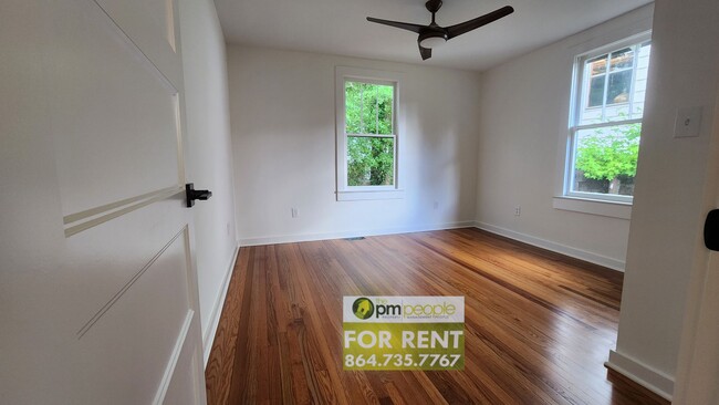 Building Photo - Newly renovated, Modernized 3/2 Home Avail...