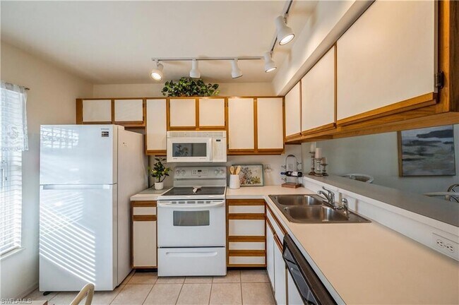 Building Photo - 1325 Mainsail Dr