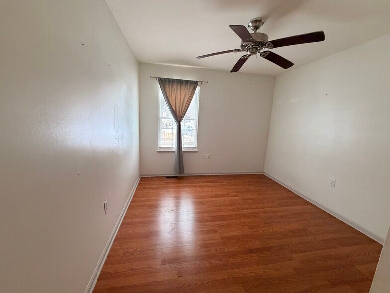 Building Photo - 11 Van Pelt Ct