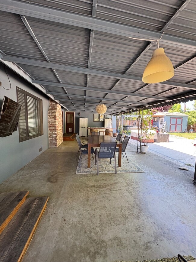 Building Photo - 6048 Holstein Way