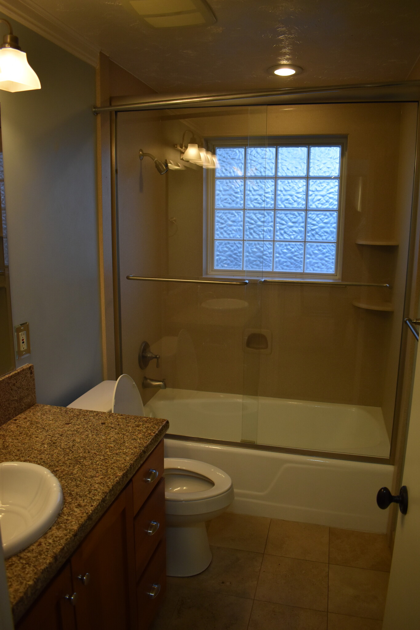 Main level bathroom - 13761 S Fort St