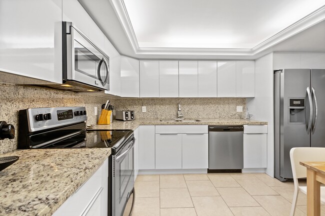 Building Photo - 5000 N Ocean Blvd