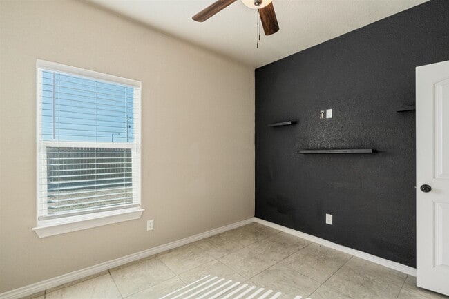 Building Photo - 122 Little Bighorn Trl