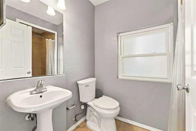 Building Photo - 6714 Nina Rosa Dr