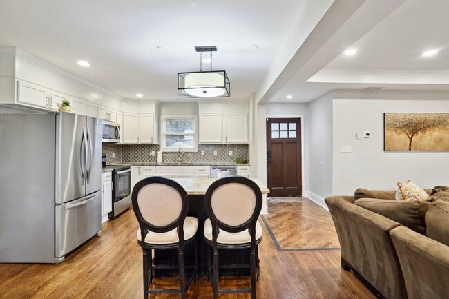 Building Photo - 2225 Beecher Cir SW