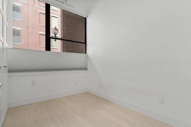 Building Photo - 15 Sleeper St