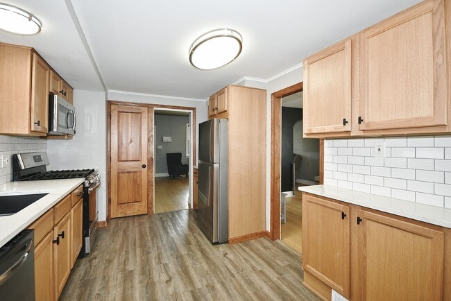 Building Photo - Beautiful 3 Bedrooms, 1 bathroom House Available Now!