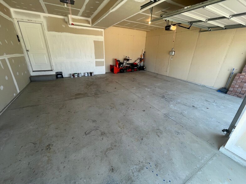 Building Photo - 3865 Elm Ridge Dr