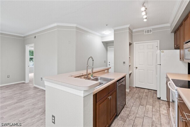 Building Photo - 11561 Villa Grand