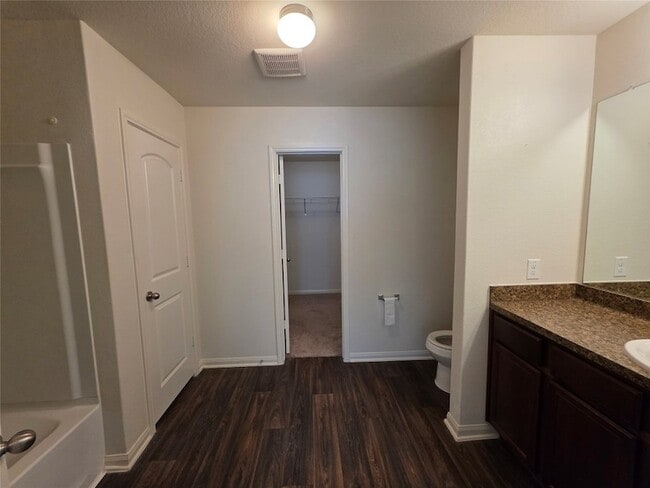 Building Photo - 723 Crystal Lakes Dr