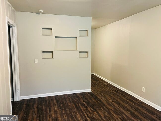 Building Photo - 6100 E Fayetteville Dr