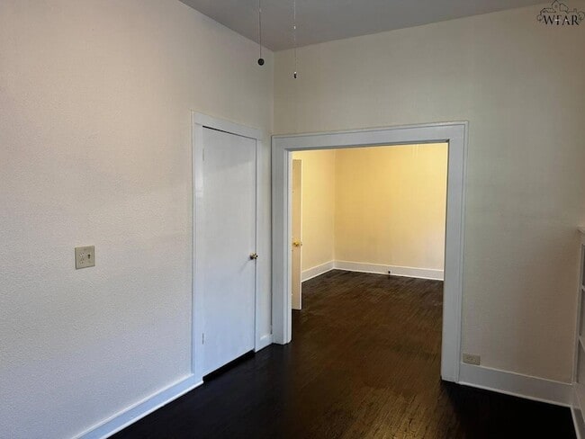 Building Photo - 2007 10th St