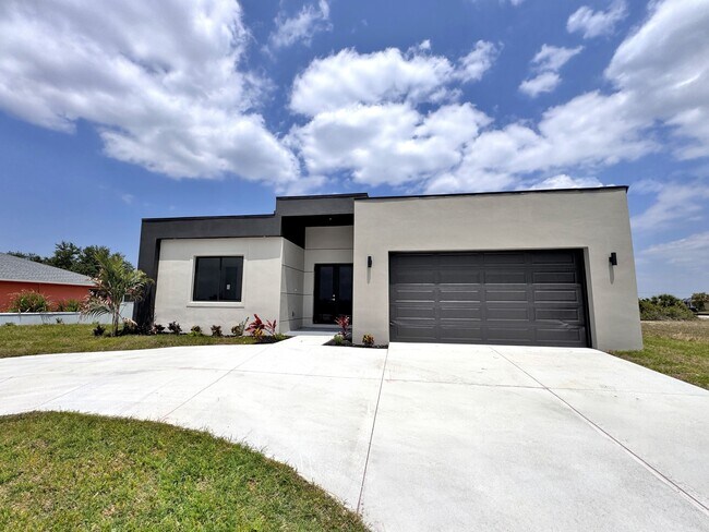 Primary Photo - 1247 Kismet Pkwy