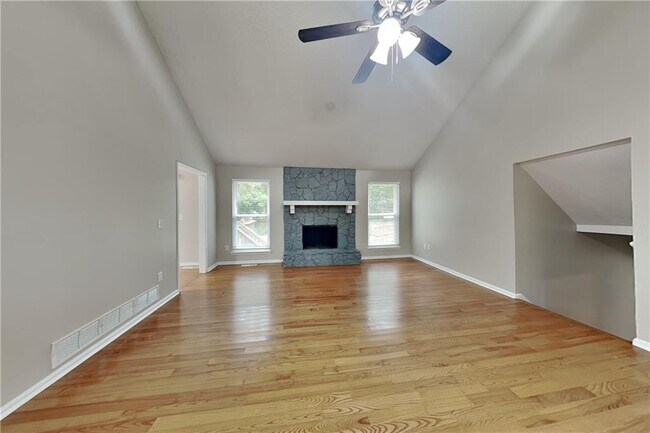 Building Photo - 6627 Windwood Cir