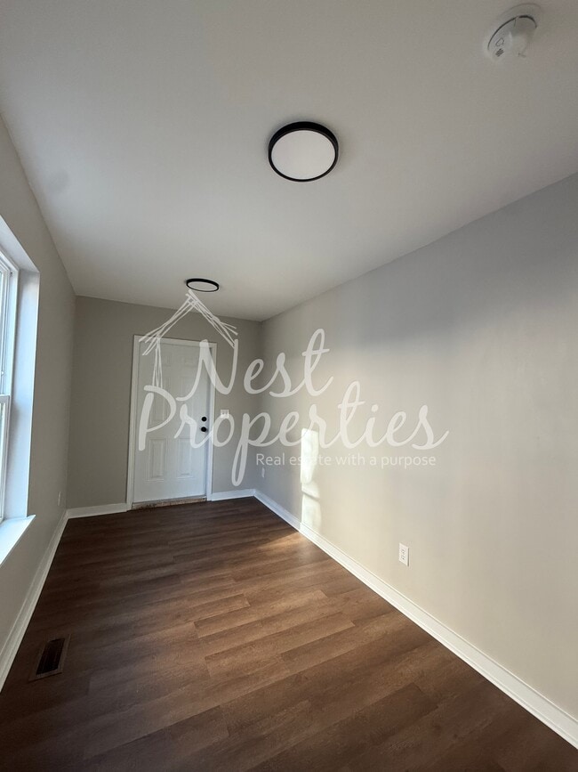 Building Photo - 233 E Cambridge Ave