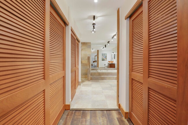 Building Photo - 109 Seashore Dr