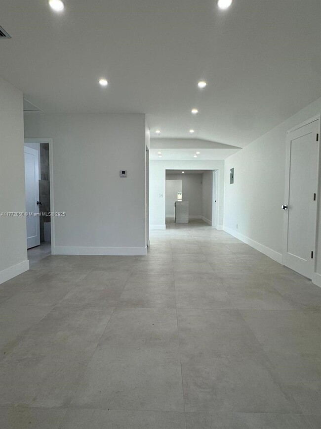 Building Photo - 4028 SW 49th Ct