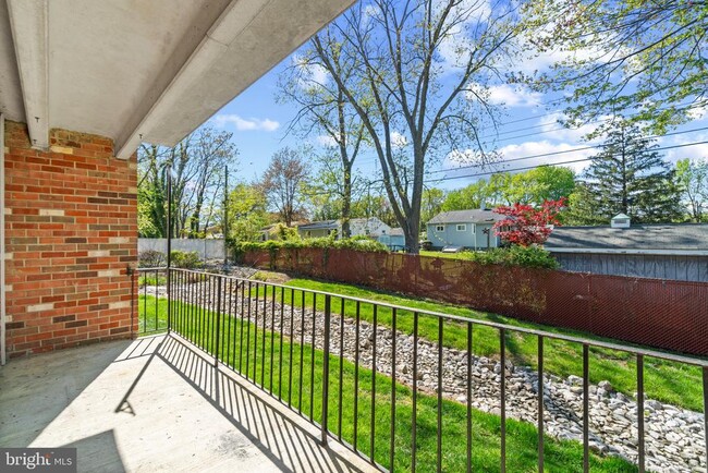 Building Photo - 208 Victor Pkwy
