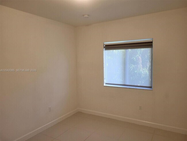 Building Photo - 1029 SW 11th Ave
