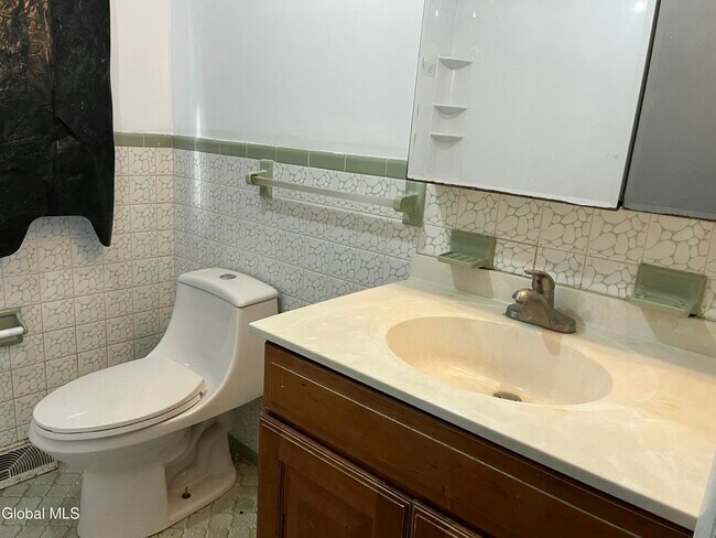 Building Photo - 5 Webster Ct