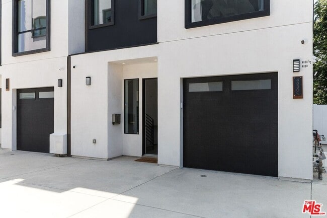 Building Photo - 4830 1/2 Pickford St