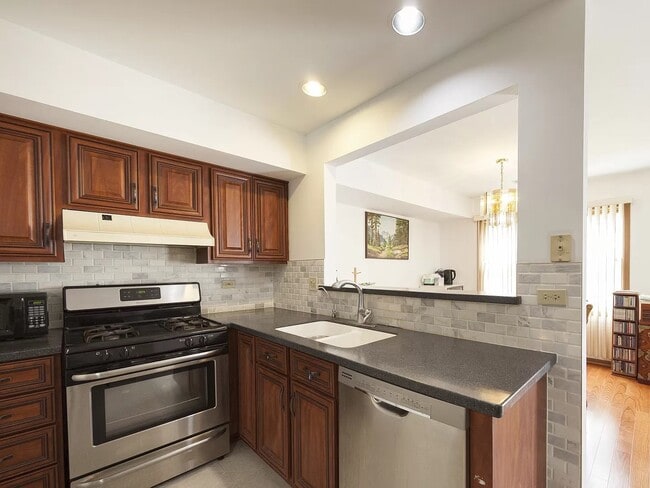 Building Photo - 4902 Turnberry Dr