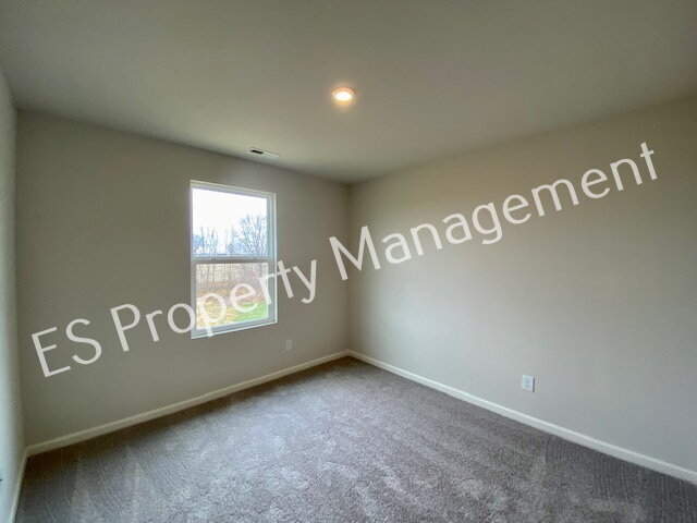 Building Photo - Gorgeous 5 Bedroom 3 Bathroom New Build in Muncie!
