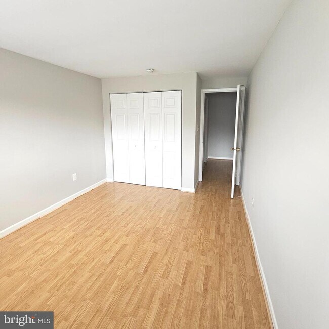 Building Photo - 1005 Warwick Ct