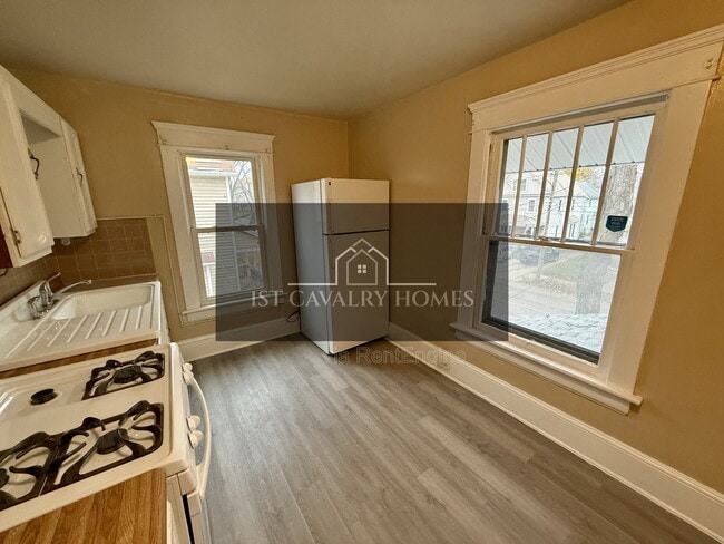 Building Photo - 705 Hazel St