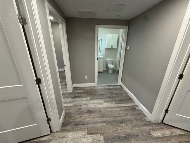 Building Photo - 8 Avon St