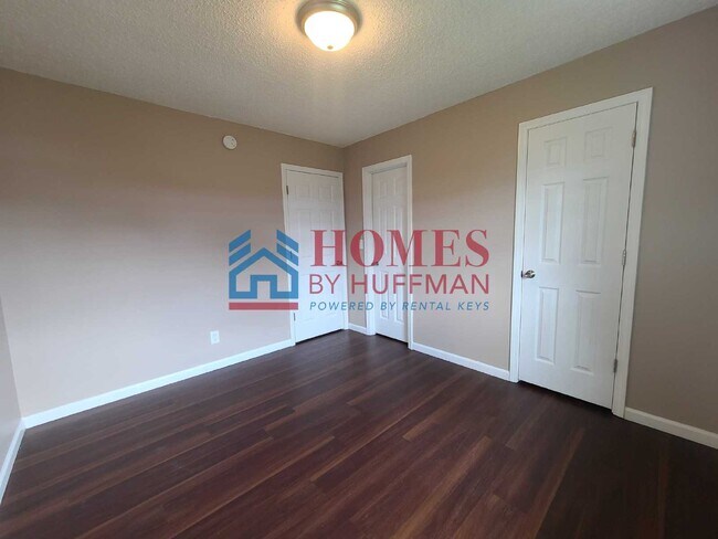 Building Photo - Upstairs One-Bedroom Apartment | Boonville...