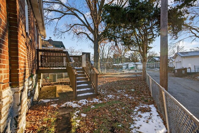 Building Photo - 4762 Alma Ave