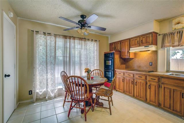 Building Photo - 2106 Briarmeadow Dr