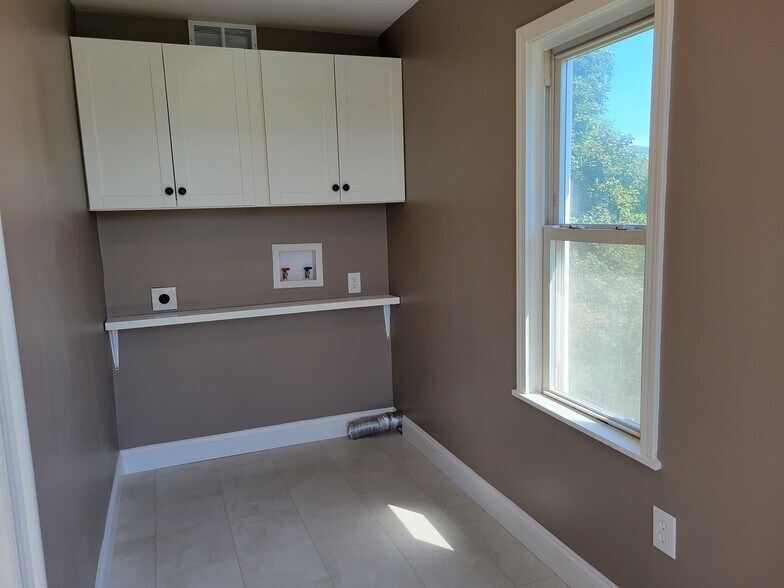Laundry Room - 301 N 1st St