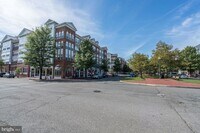 Building Photo - 4950 Brenman Park Dr