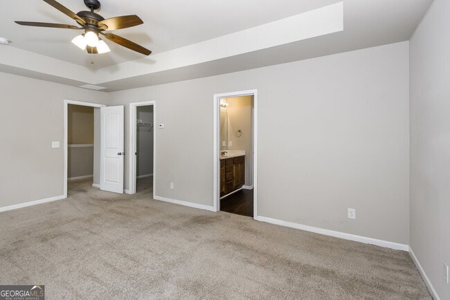 Building Photo - 618 Royal Crest Ct